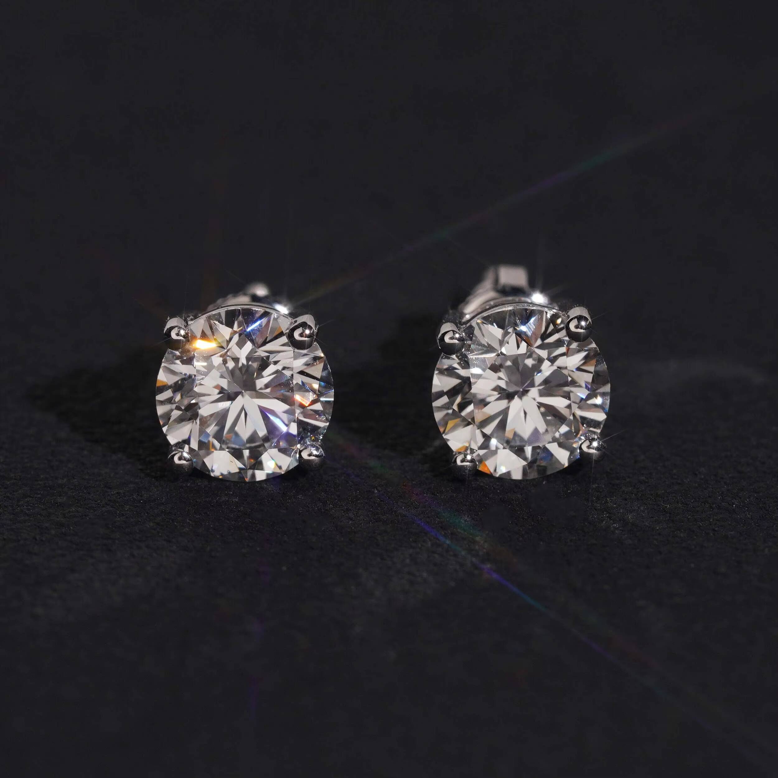 IGI Certificated 10K White Gold D Color VVS 1 CT Per Stone CVD Diamond Stud Earrings