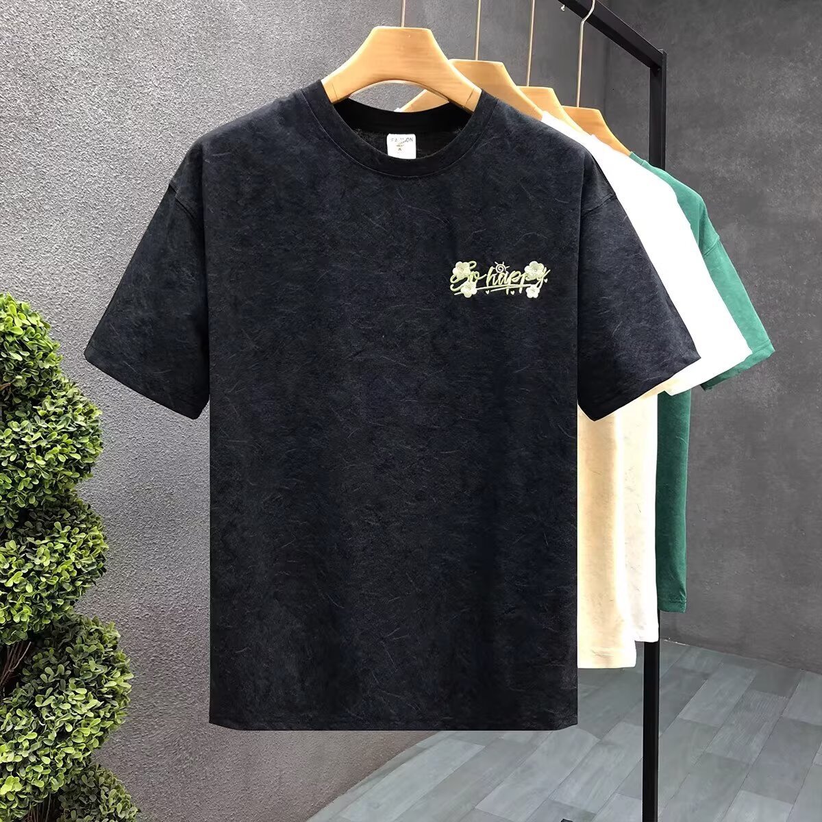 2026 New Designer Luxury Brand American Retro Men's Short Sleeved Shirt Embroidered Logo Simple High-end Multifunctional Round Neck Half Sleeved 