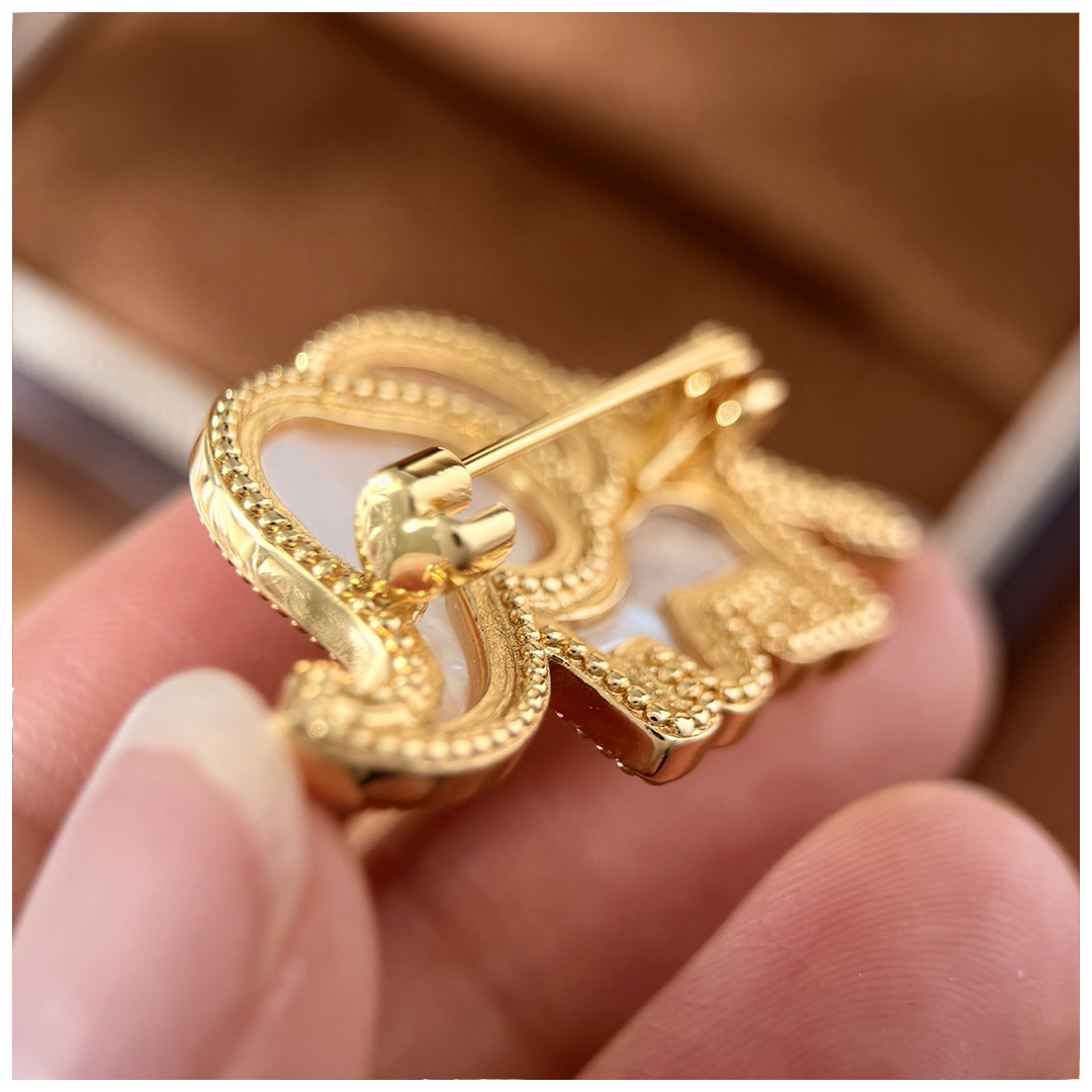 Designer Brooch for Women Elephant Brooch Luxury Jewlery Designer for Women Elegant Timeless Sparkling Statement Gift Premium Exclusive Classic Style 