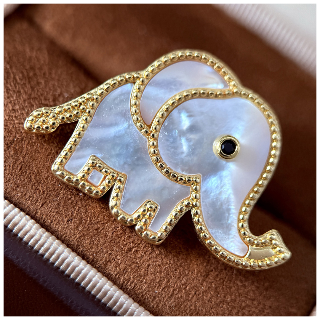 Designer Brooch for Women Elephant Brooch Luxury Jewlery Designer for Women Elegant Timeless Sparkling Statement Gift Premium Exclusive Classic Style 