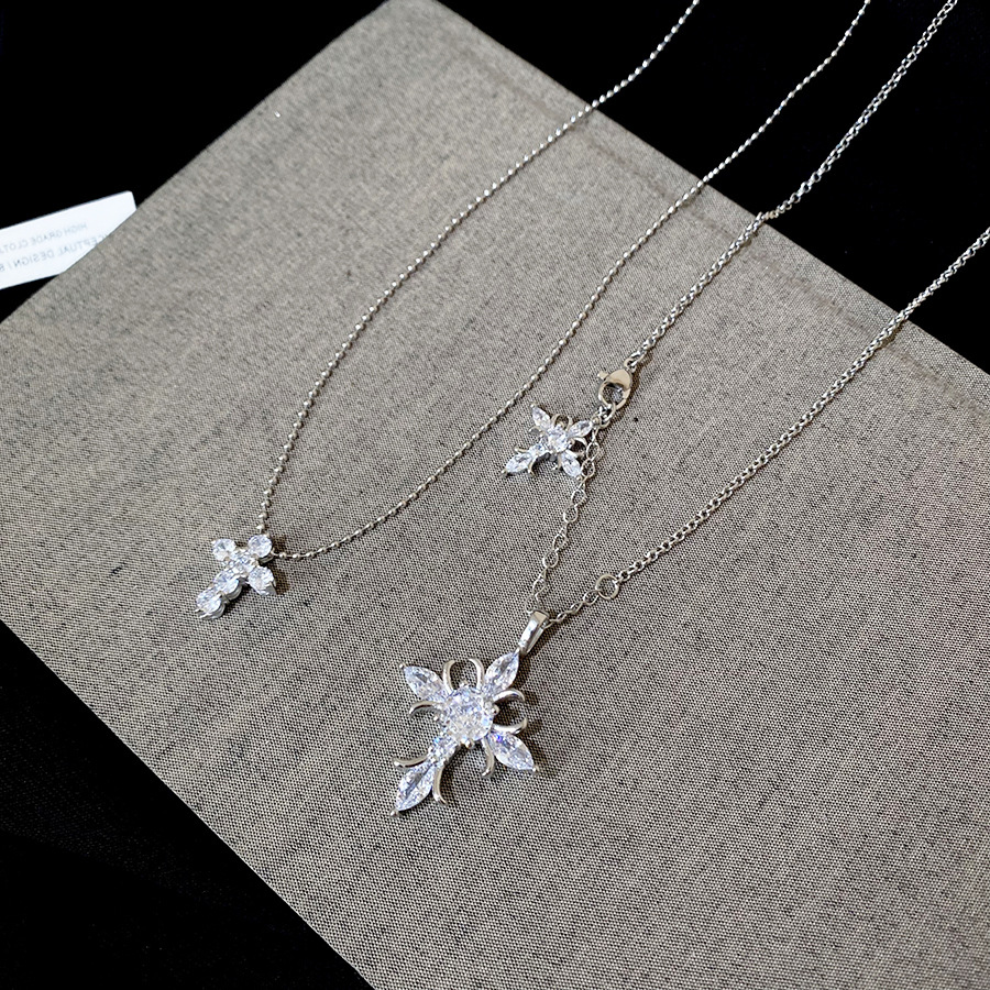 Luxury Double-Layer Cross Zircon for Women, High-End Niche Design, Vintage Layered Clavicle Chain Pendant Necklace - view 8
