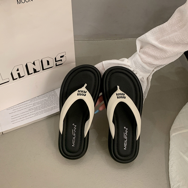 2026 Summer Hot Legged Designer Flip flops Outdoor Casual Fashion Height Increasing Letter Sandals for Women