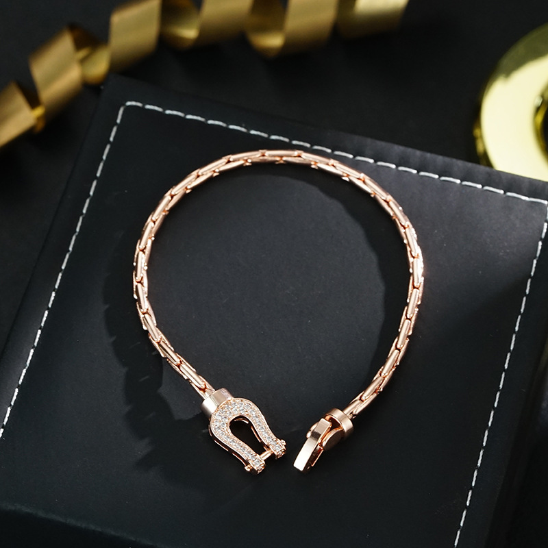 Rose Gold Horseshoe Bracelet Designer-Style Fashionable, Affordable Luxury Bracelet