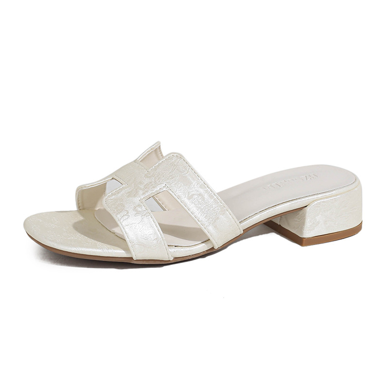 HZGUSIFU Free shipping designer shoes Women's Slippers 2026 New Summer Fashion Versatile Flat Sandals for Beach Travel and Casual Fashionable whi