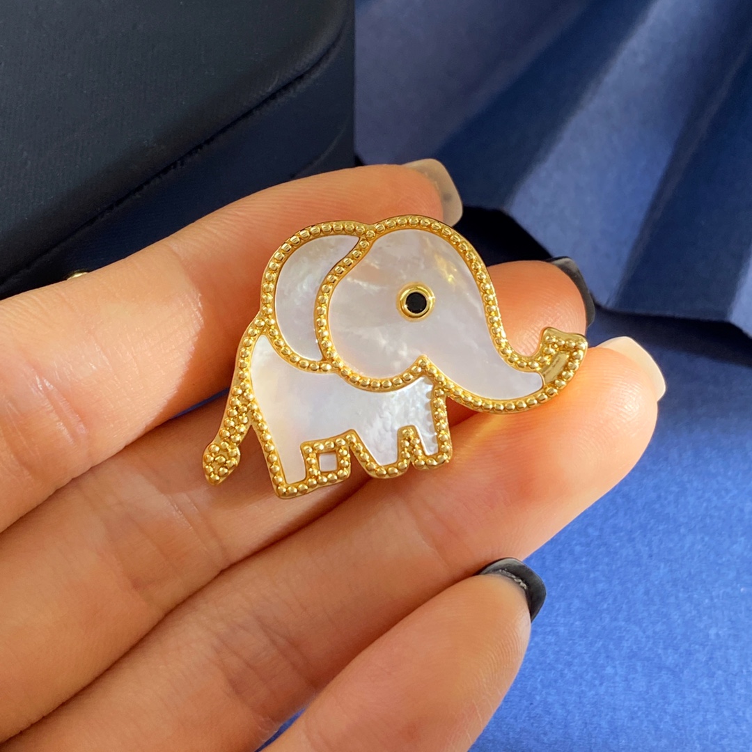 Designer Brooch for Women Elephant Brooch Luxury Jewlery Designer for Women Elegant Timeless Sparkling Statement Gift Premium Exclusive Classic Style