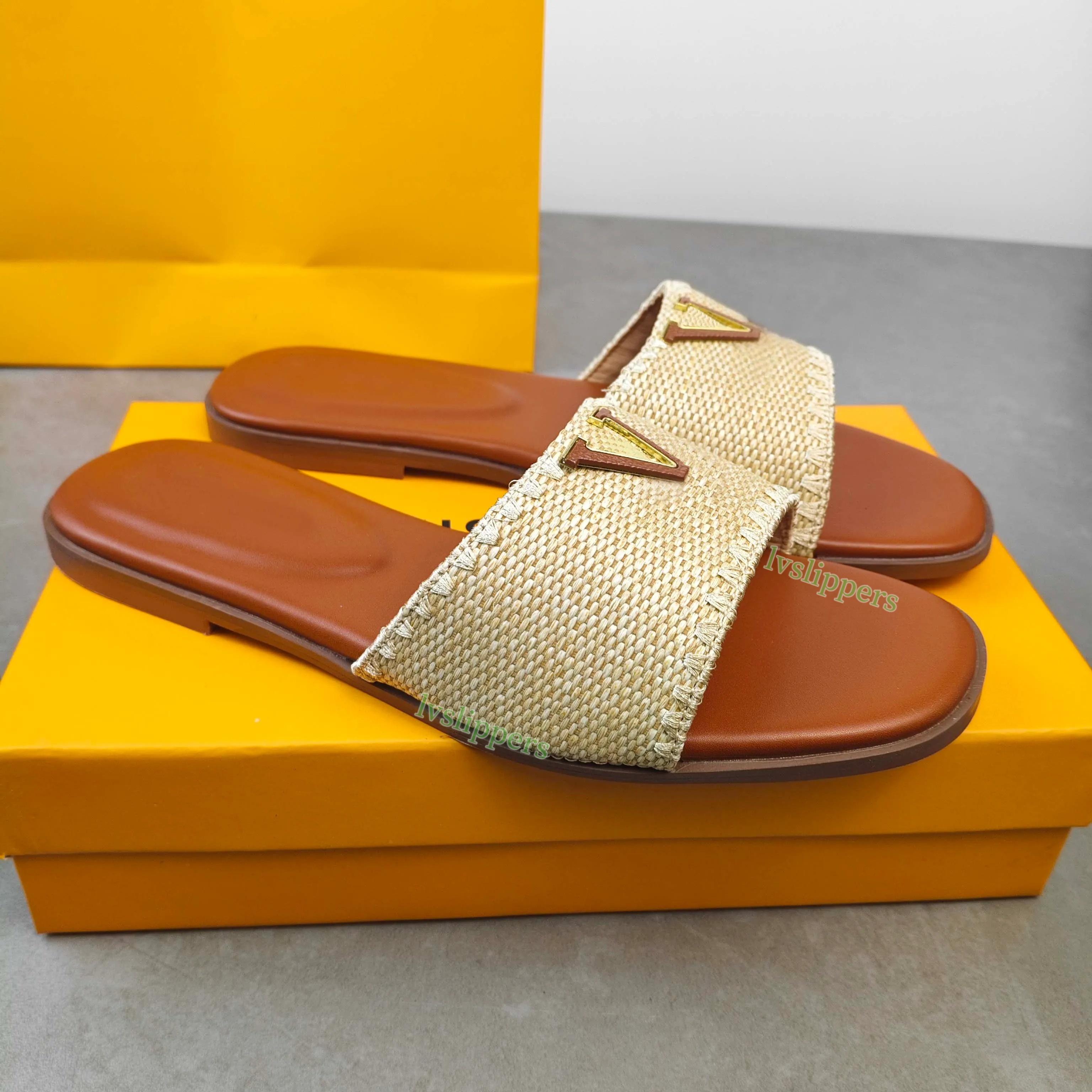 Designer Women Slippers Luxury Sandals Classic Letter Embroidered Flip Board Flat Shoes Slippers Leisure Outdoor Vacation Beach Slippers