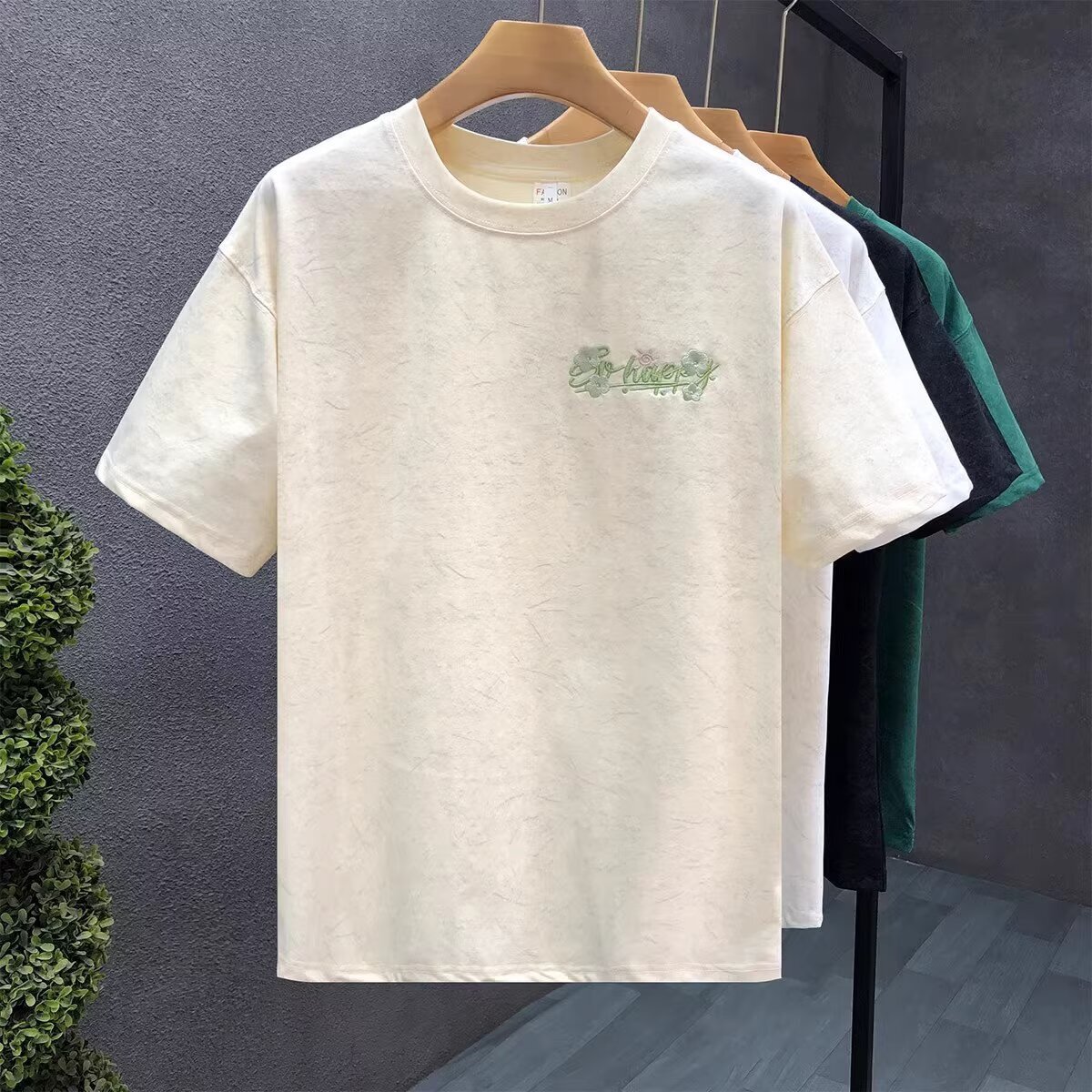 2026 New Designer Luxury Brand American Retro Men's Short Sleeved Shirt Embroidered Logo Simple High-end Multifunctional Round Neck Half Sleeved 