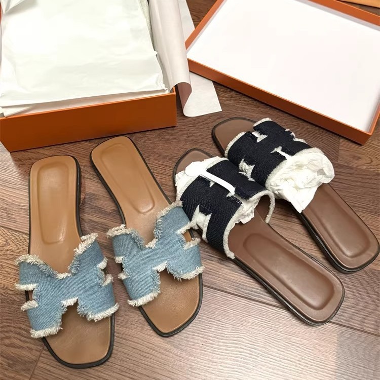 2026 Summer New Edded Square Head Designer Flat Slippers Trendy Fashion Versatile Sandals for Women