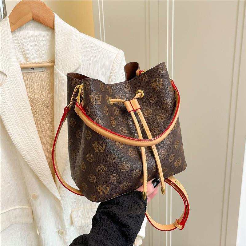 European American Fashion Bucket for Women, New Autumn and Winter High-Quality Textured Printed Women's Bag, Super Popular Single Shoulder Crossb