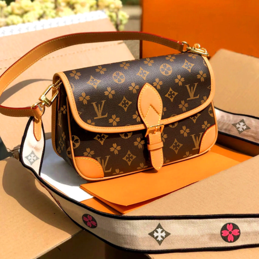 Luxury Designer Bag Crossbody Diane Baguette Classic Vintage Canvas Strap Flower Flap Louisities Vittuon Embossed Letters Clutch Purse Shoulder Bags Tote Bag
