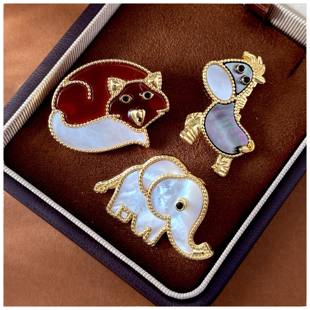 Designer Brooch for Women Elephant Brooch Luxury Jewlery Designer for Women Elegant Timeless Sparkling Statement Gift Premium Exclusive Classic Style 