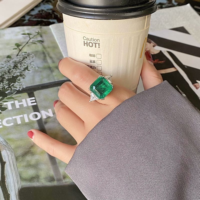 Model Gold-Plated Copper Fashion Imitation Gemstone Princess Cut 1414 Ring for Women 250908