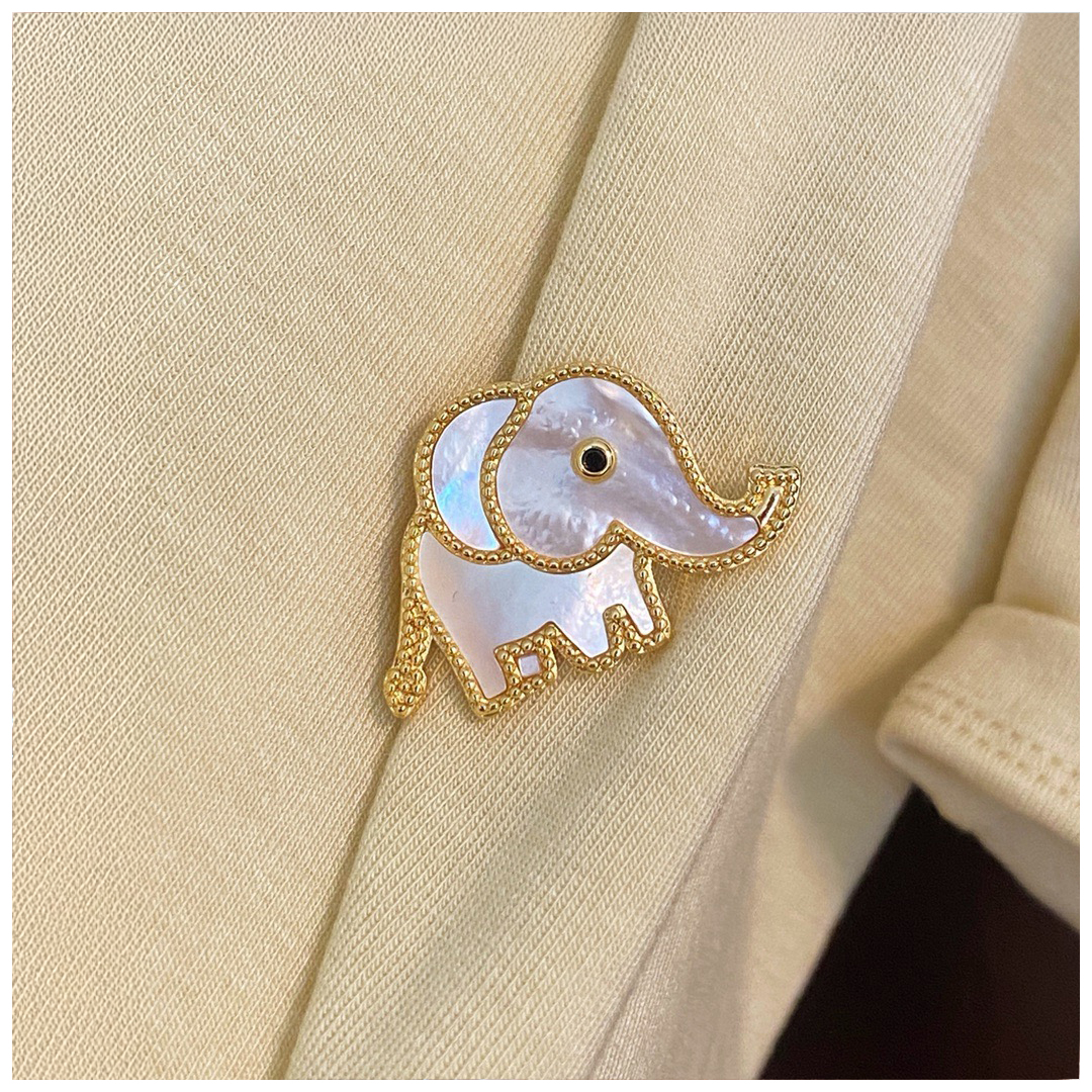 Designer Brooch for Women Elephant Brooch Luxury Jewlery Designer for Women Elegant Timeless Sparkling Statement Gift Premium Exclusive Classic Style 