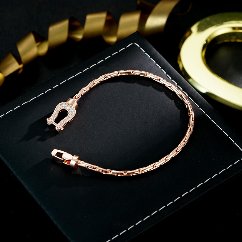 Rose Gold Horseshoe Bracelet Designer-Style Fashionable, Affordable Luxury Bracelet