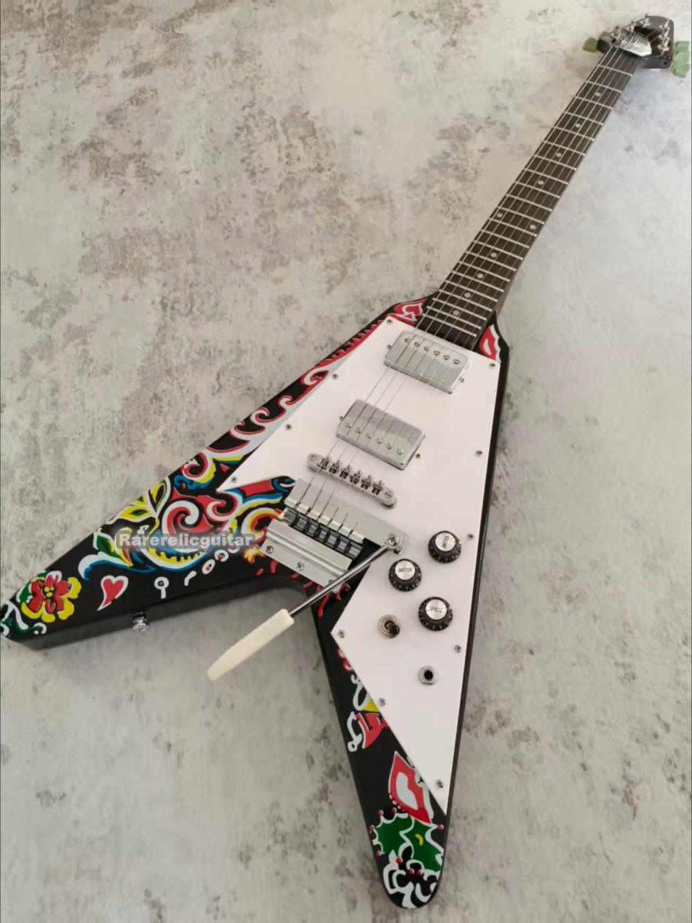 High quality Hendrix Psychedelic Black V Electric Guitar Maestro Vibrato Tailpiece, Chrome Hardware, Tuilp Tuners, Dot Inlay, White Pickguard