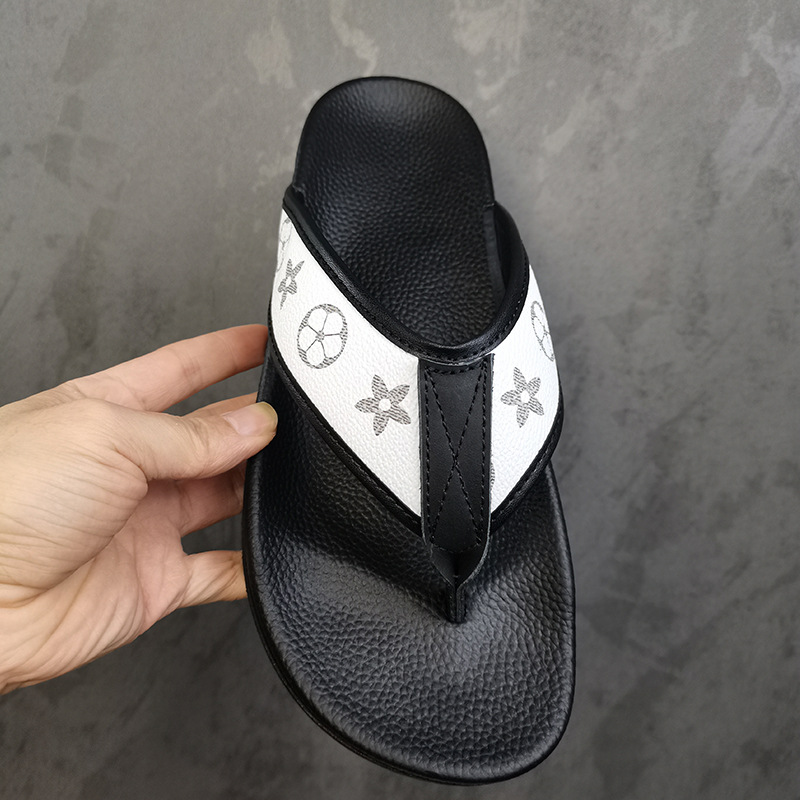 fashion slippers 2026 Men's Luxury Monogram Print Leather Flip Flops Fashion Black White Thong Sandals for Summer Beach free shipping 38-45