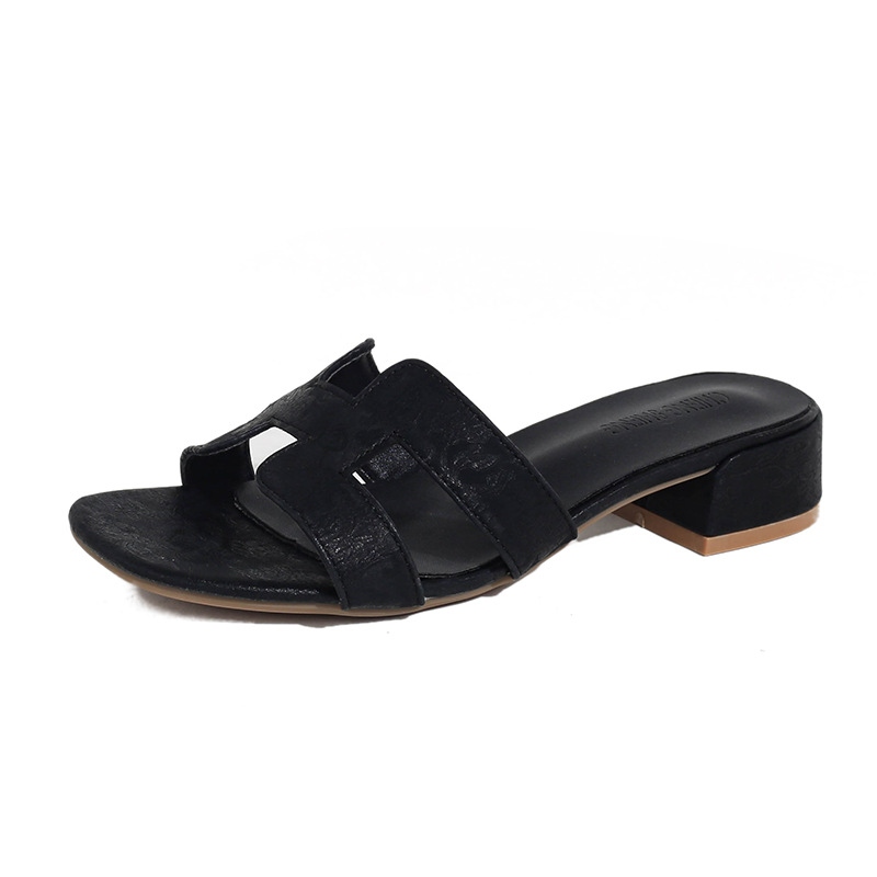 HZGUSIFU Free shipping designer shoes Women's Slippers 2026 New Summer Fashion Versatile Flat Sandals for Beach Travel and Casual Fashionable whi