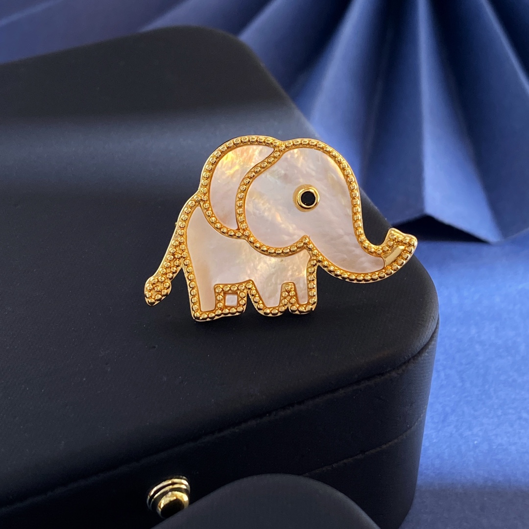 Designer Brooch for Women Elephant Brooch Luxury Jewlery Designer for Women Elegant Timeless Sparkling Statement Gift Premium Exclusive Classic Style
