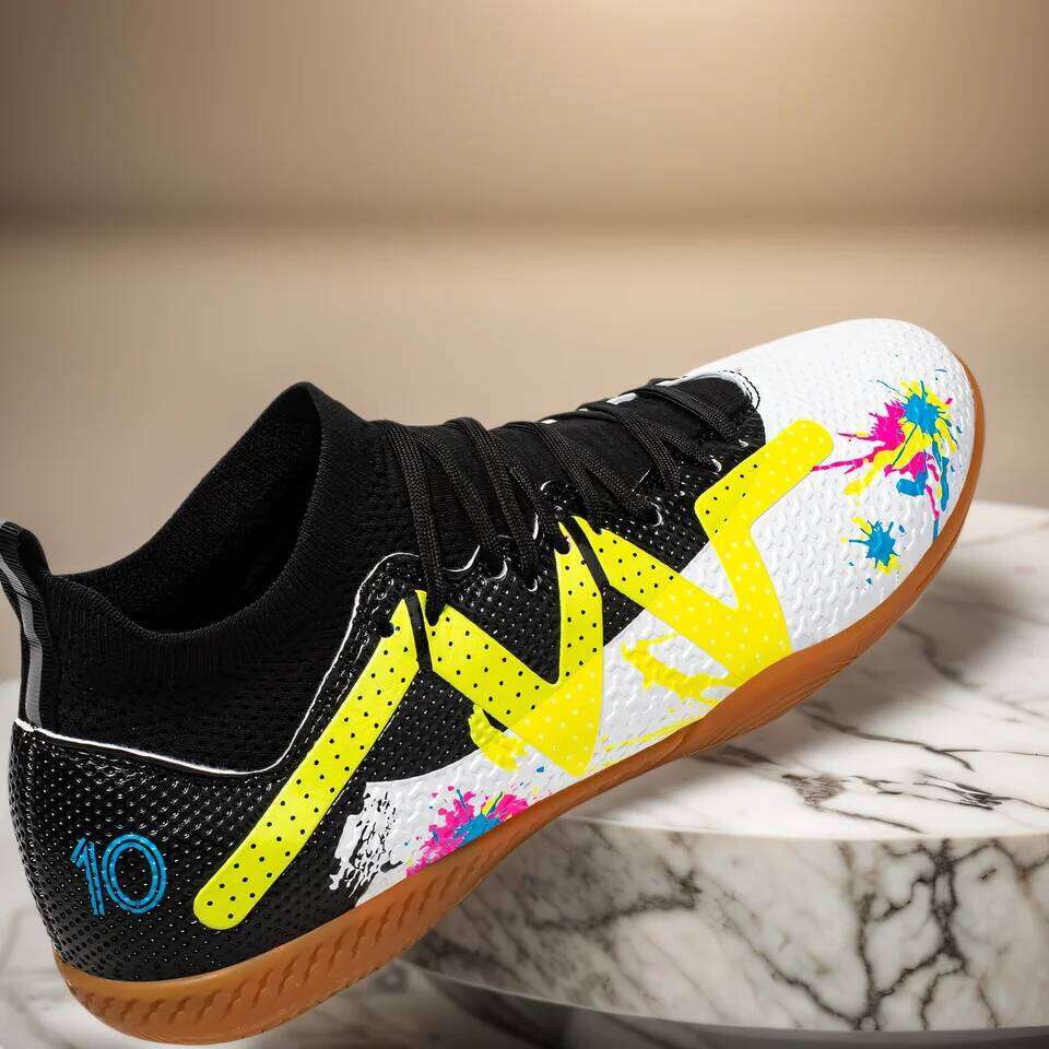 High-top soccer shoes indoor five-a-side training for both men women, slip-resistant and wear-resistant. sneakers 26H0409