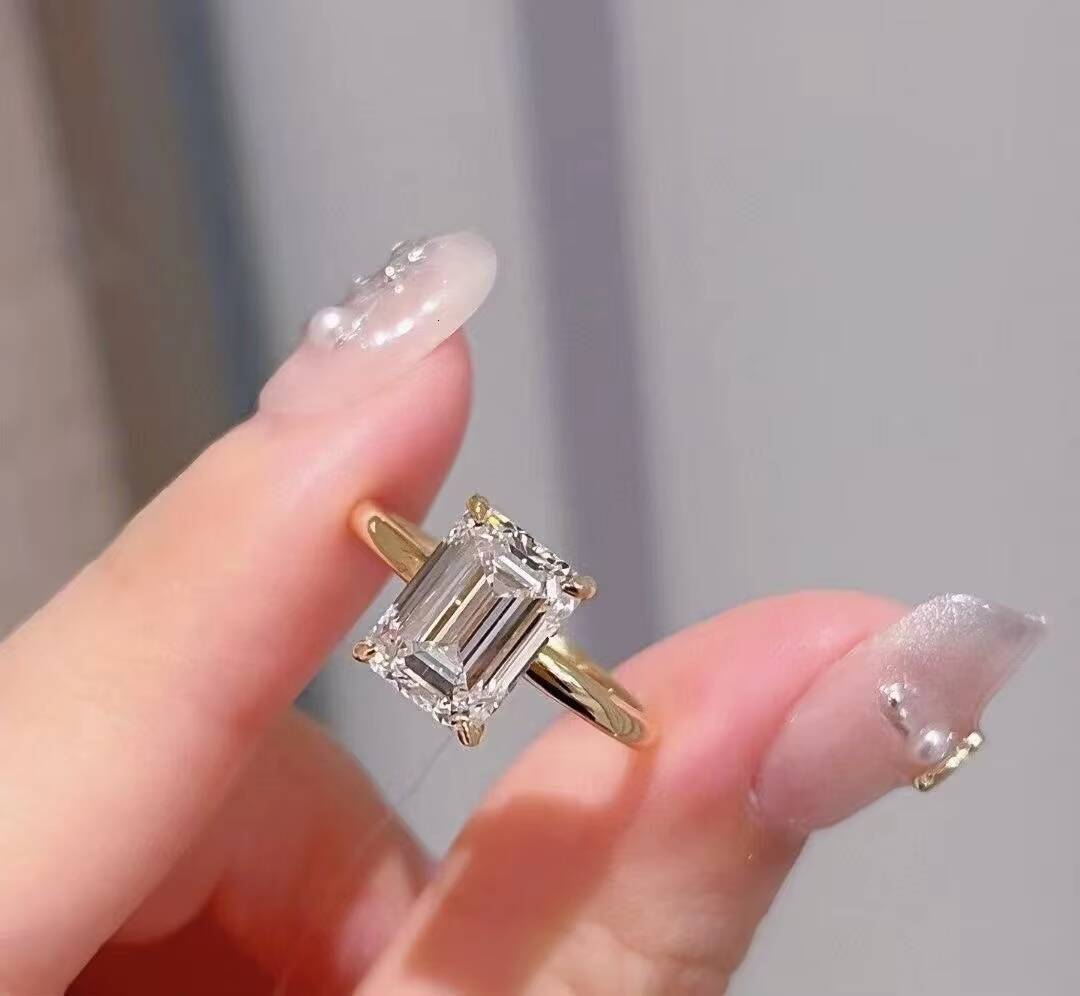 Womens 18K Solid Gold Lab-Grown Princess Cut Diamond Engagement Ring IGI Certified 23g Technologically Cultivated Brilliant