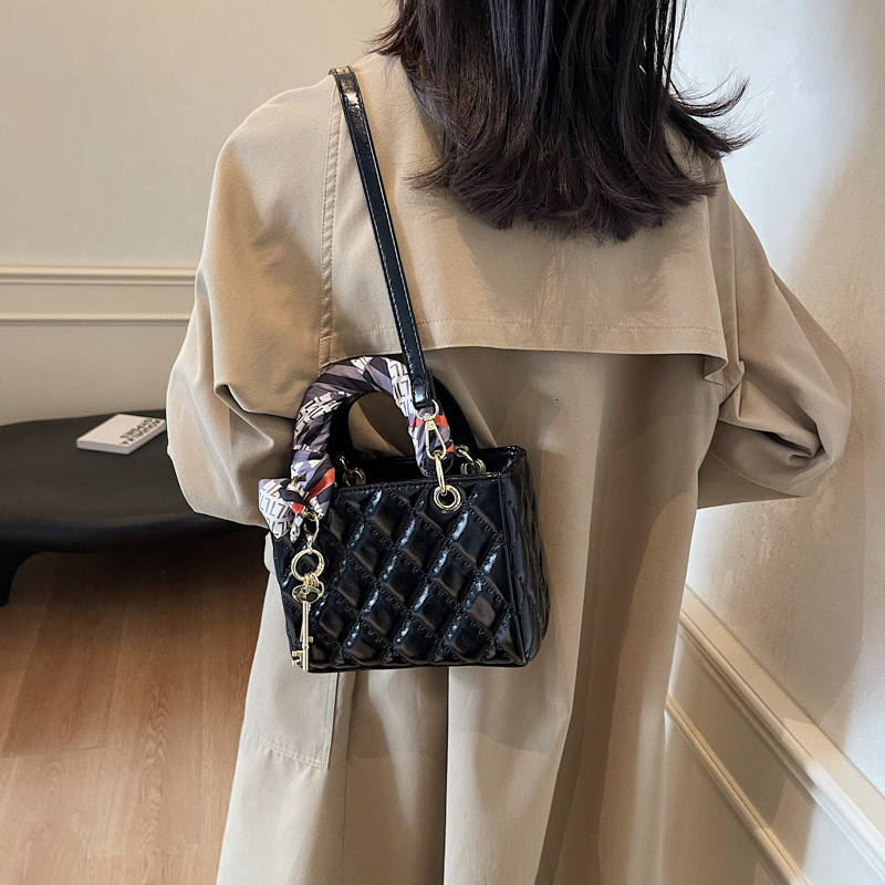 2026 New Quilted Patent Leather Mini Tote Bag Set for Women, Luxury Burgundy Handbag with Scarf & Key Charm, Fashion Crossbody Bag for Daily Use - view 4