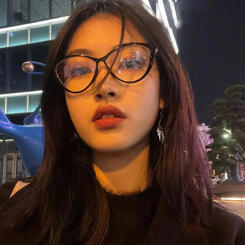 New Designer Style Butterfly-shaped Women's Nearsighted Glasses Non-prescription Anti-blue Light Flat Lenses Ultra-light And Comfortable Eyewear 