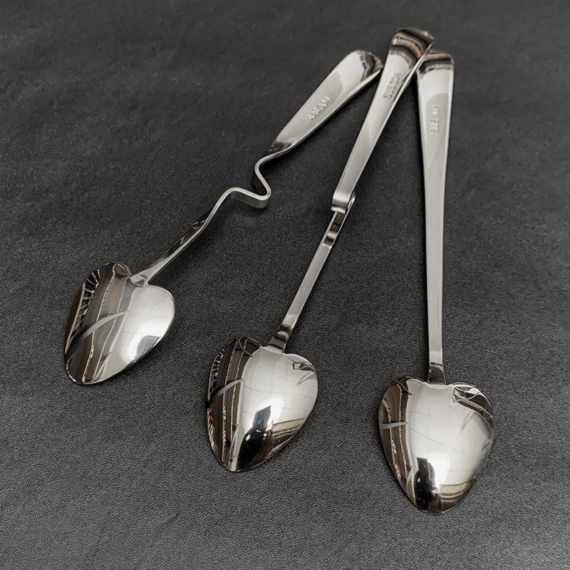 Cross-border 304 stainless steel ice stirring creative Z-shaped V-shaped hanging cup spoon, heart-shaped coffee spoon for home use