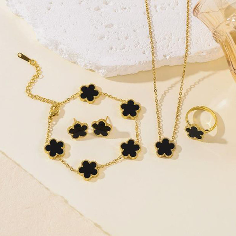 designer necklace chains earrings ring pendant bracelet necklaces designer flower necklace women luxury jewelry 2026 clover jewelry set