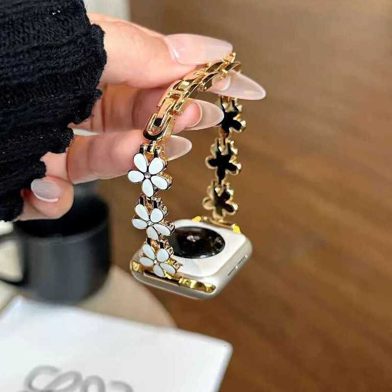 Designer Straps Watchbands for Apple Watch Band Luxury Gold White Flower Metal Strap for iWatch 38mm 40mm 41mm 42mm 44mm 45mm 46mm Series 1-11