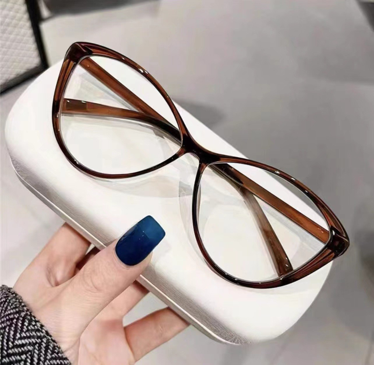 New Designer Style Butterfly-shaped Women's Nearsighted Glasses Non-prescription Anti-blue Light Flat Lenses Ultra-light And Comfortable Eyewear 