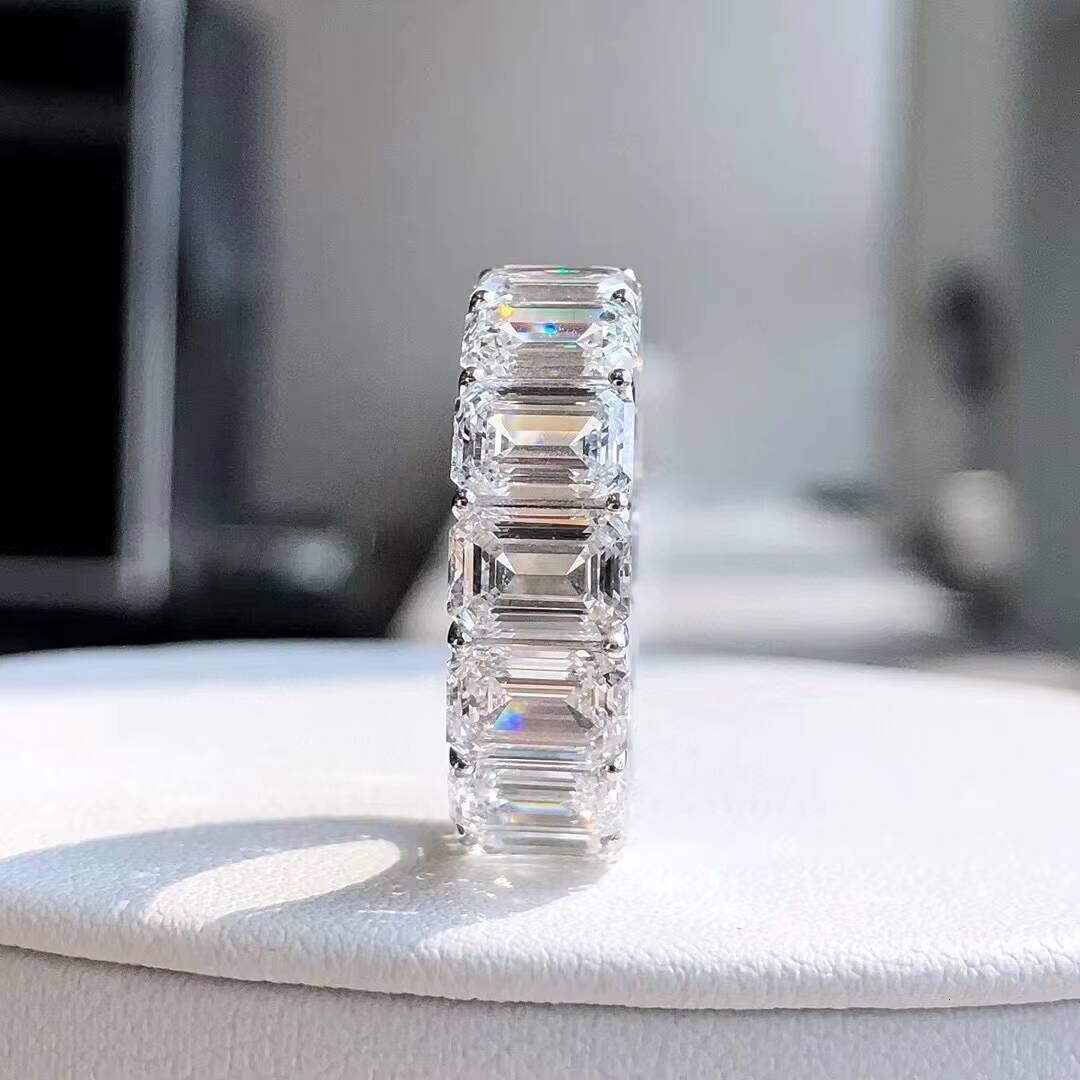 Unisex 18k Lab-Grown Diamond Emerald-Cut Ring Gold Plated IGI Certified Luxurious Inlaid Design for Daily Wear Wedding