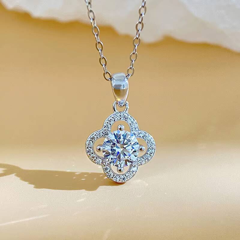 Custom Clover 10ct Vvs Moissanite Diamond Pendant Necklace S925 Sterling Silver Cross Chain for Women Wedding Jewelry