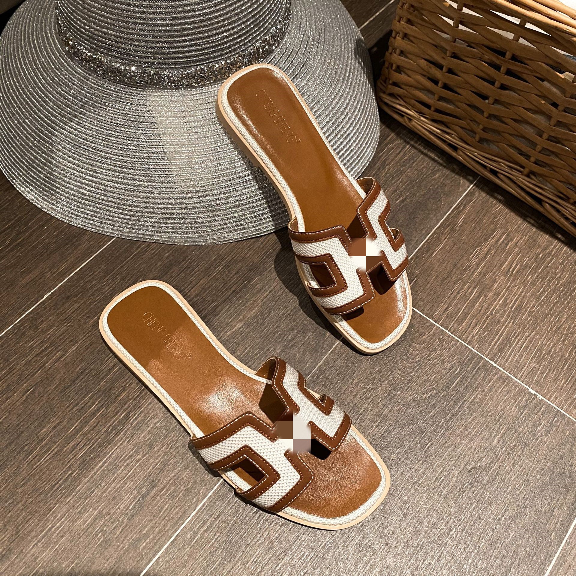 Free shipping Designer Slippers Designer Slip-On House Shoes with Comfortable Cushioning soft sole high quality durable fashionable