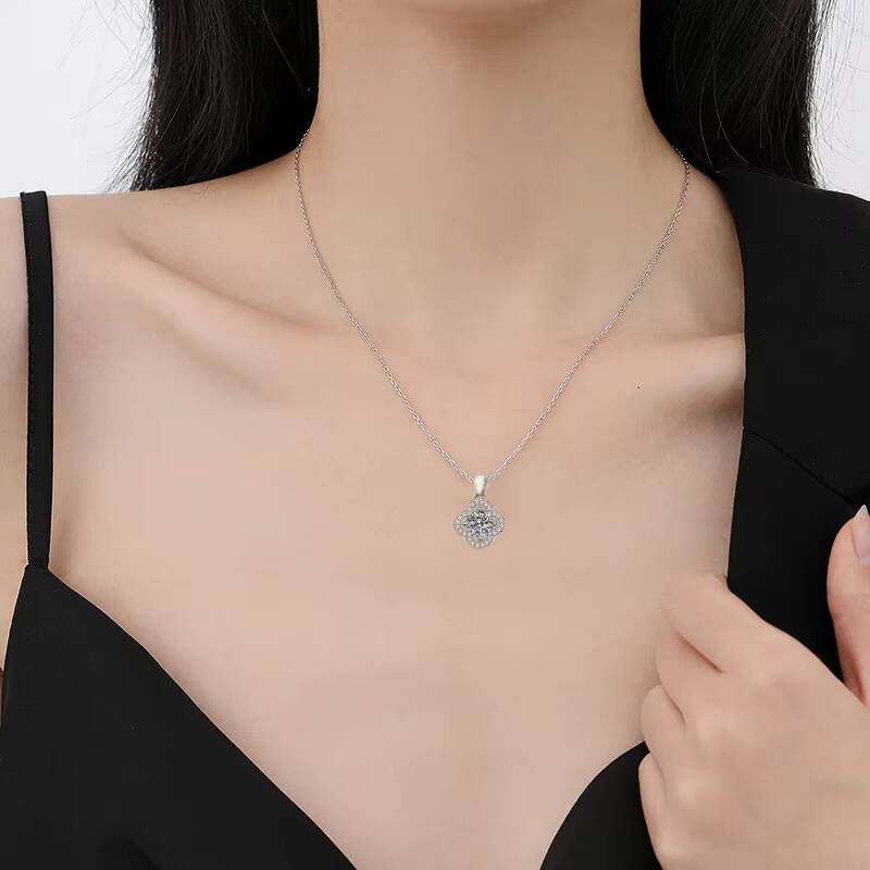 Custom Clover 10ct Vvs Moissanite Diamond Pendant Necklace S925 Sterling Silver Cross Chain for Women Wedding Jewelry