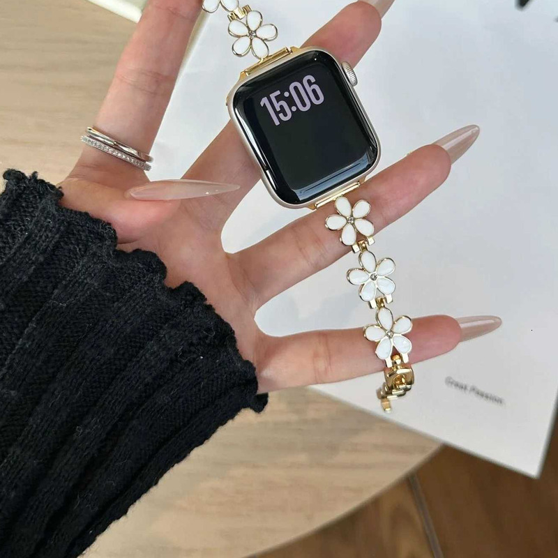 Designer Straps Watchbands for Apple Watch Band Luxury Gold White Flower Metal Strap for iWatch 38mm 40mm 41mm 42mm 44mm 45mm 46mm Series 1-11