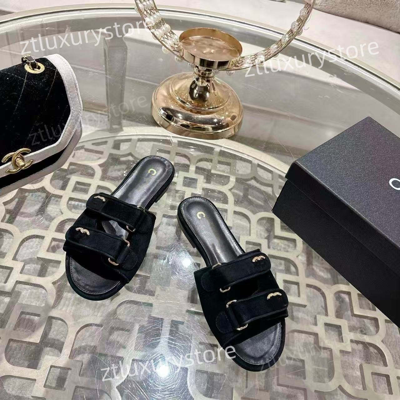 2026 Designer Paris Style Women's Velcro Slippers with Diamond Buckles and Pattern Logo Design Luxury and Fashionable Casual Beach Flat Slippers Sizes 35-42
