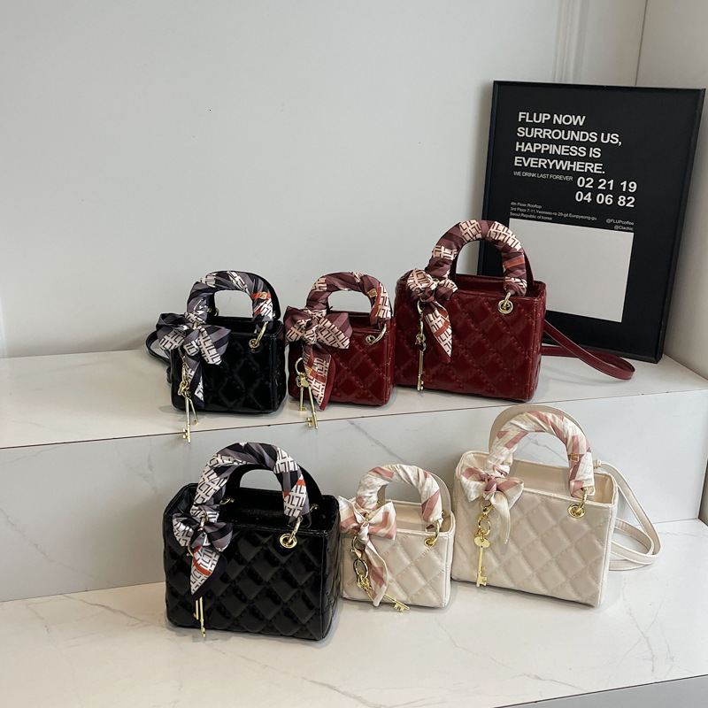2026 New Quilted Patent Leather Mini Tote Bag Set for Women, Luxury Burgundy Handbag with Scarf & Key Charm, Fashion Crossbody Bag for Daily Use - view 5