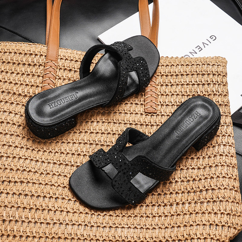 Free shipping Designer Slippers Designer Slip-On House Shoes with Comfortable Cushioning summer lightweight durable simple trendy