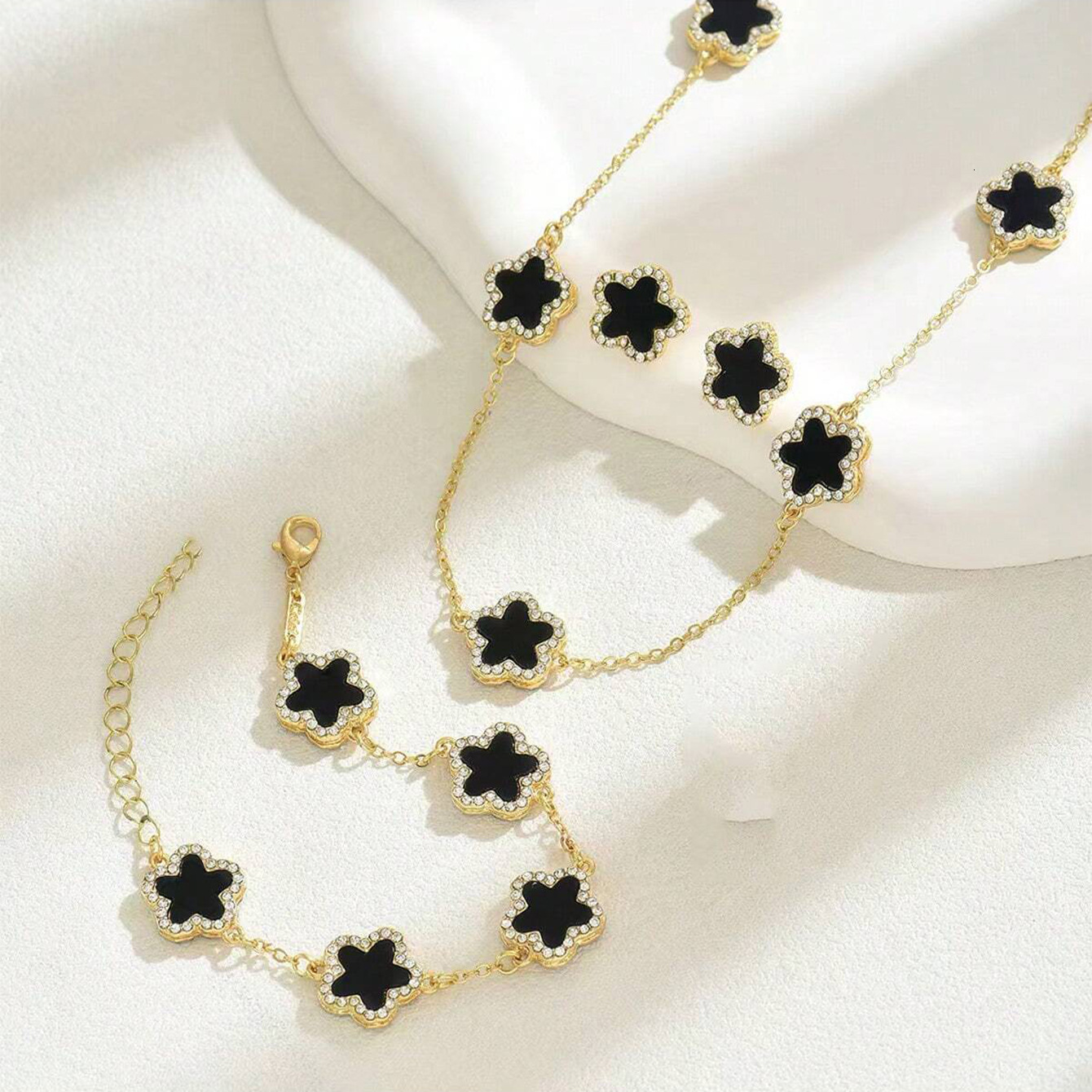 Lucky Five-Petal Flower Jewelry Set Designer Fashion Four-Leaf Clover Necklace Bracelet and Earrings