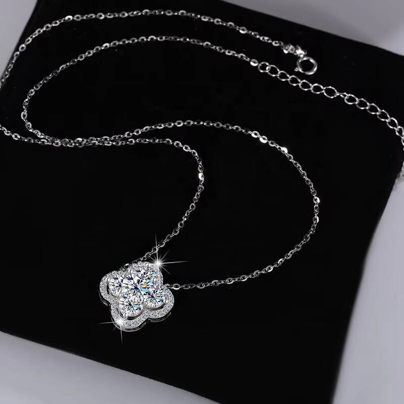 NORELLE 1ct Four Leaf Clover Necklace D Color VVS 925 Sterling Silver Moissanite Necklace with Platinum Plating Lucky Pendant