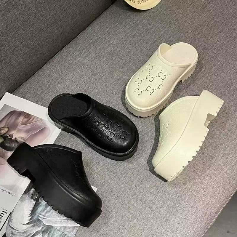 Designer Slippers Perforated Slipper Platform Sandals Rubber Cut-out Slide Flats Women Sandal Transparent Materials Beach Slides