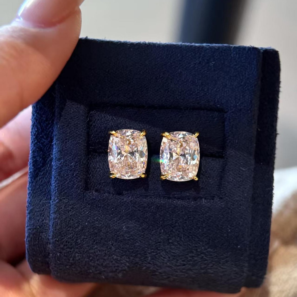 Rulalei Gorgeous 3CT Cushion Shape High Carbon Diamond Solitaire Luxury Jewelry 925 Sterling Silver 18K Gold Fill Ice Cut Gemstones Party Lady Stud Ea