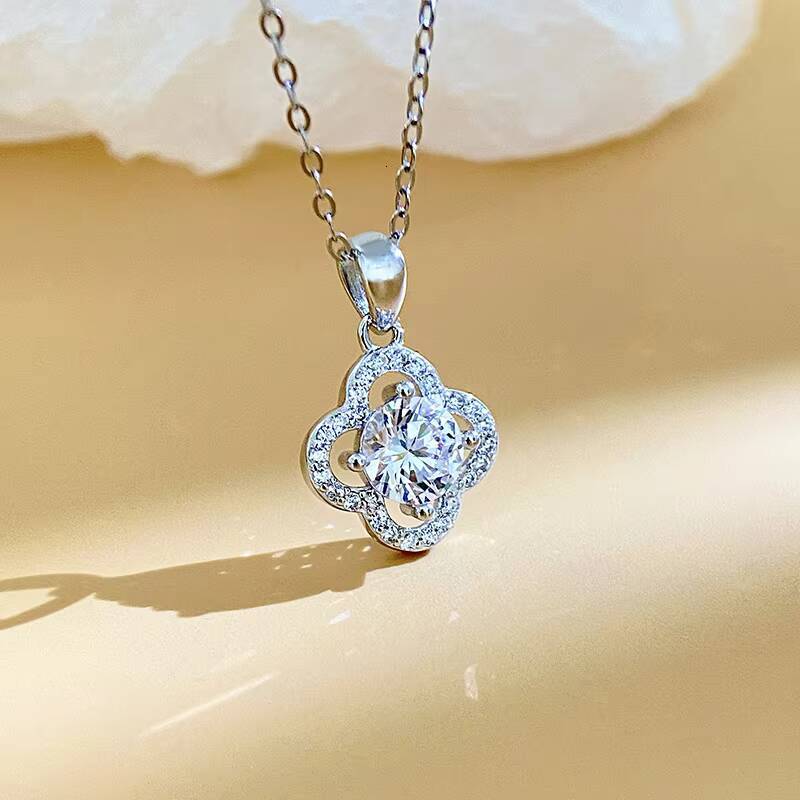 Custom Clover 10ct Vvs Moissanite Diamond Pendant Necklace S925 Sterling Silver Cross Chain for Women Wedding Jewelry