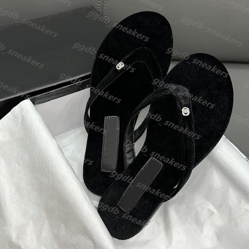 Luxury Designer Women Flat Slippers Wide Flat Flip-Flops Sandals Summer Beach Women Slides Macaron Sandalias Classic Printed Letter Sandals Size 35-42