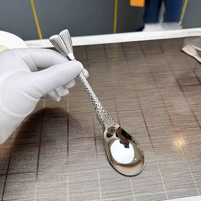 New stainless steel luxury mermaid tail embossed for eating watermelon, children's dessert fork and spoon 2pcs