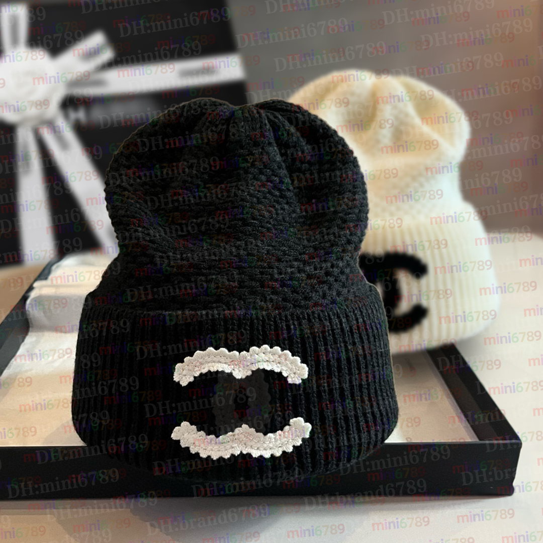 Classic beanie hat fashion designer pom poms classic twill knit hat letter embroidery luxury Italian brand wool hat autumn and winter quality plush warm hat
