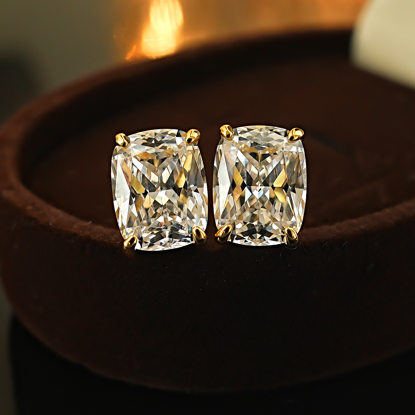 Rulalei Gorgeous 3CT Cushion Shape High Carbon Diamond Solitaire Luxury Jewelry 925 Sterling Silver 18K Gold Fill Ice Cut Gemstones Party Lady Stud Ea