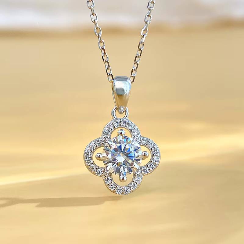 Custom Clover 10ct Vvs Moissanite Diamond Pendant Necklace S925 Sterling Silver Cross Chain for Women Wedding Jewelry