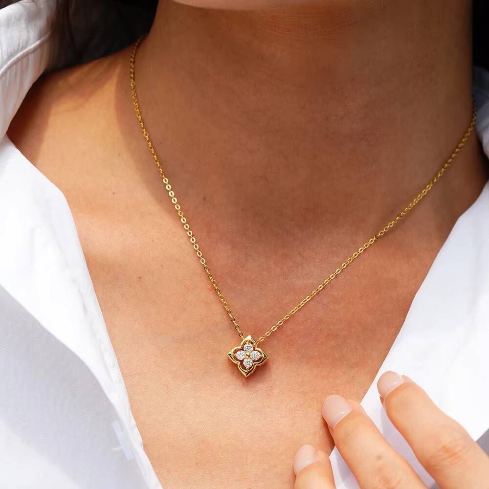 Luxury Clover Shape D Color VVS Moissanite Engagement Pendant Necklace for Women 10 14k 18k 22k Gold Plated S925 Silver Jewelry