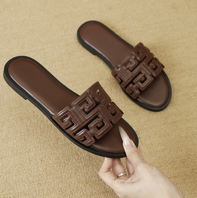 HZGUSIFU Free shipping designer shoes Women's Slippers 2026 New Summer Fashion Versatile Flat Sandals for Beach Travel and Casual Relaxing white
